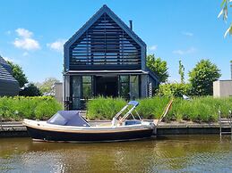 Luxurious Detached Water Villa With Jetty