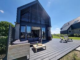 Luxurious Detached Water Villa With Jetty