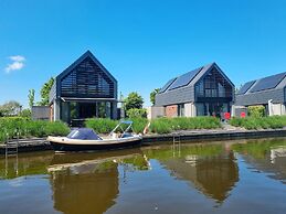 Luxurious Detached Water Villa With Jetty