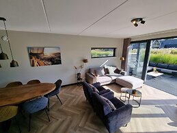 Luxurious Detached Water Villa With Jetty
