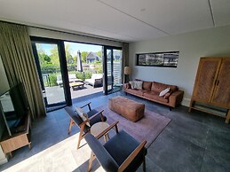 Luxurious Detached Water Villa With Jetty