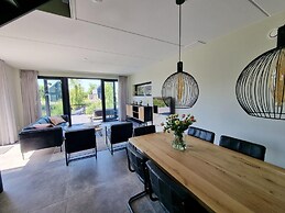 Luxurious Detached Water Villa With Jetty