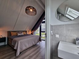 Luxurious Detached Water Villa With Jetty