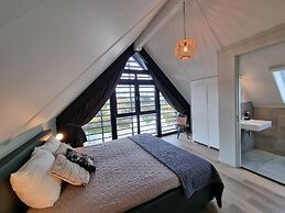 Luxurious Detached Water Villa With Jetty