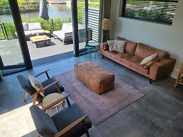 Luxurious Detached Water Villa With Jetty