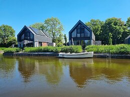 Luxurious Detached Water Villa With Jetty