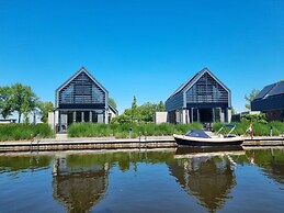 Luxurious Detached Water Villa With Jetty
