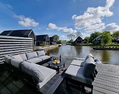 Luxurious Detached Water Villa With Jetty