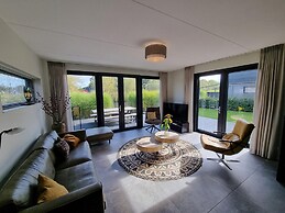 Luxurious Detached Water Villa With Jetty