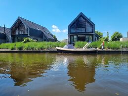 Luxurious Detached Water Villa With Jetty