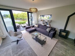 Luxurious Detached Water Villa With Jetty