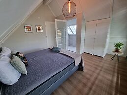 Luxurious Detached Water Villa With Jetty