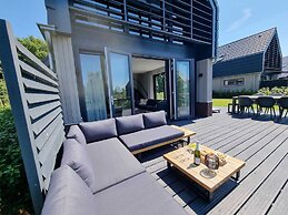 Luxurious Detached Water Villa With Jetty