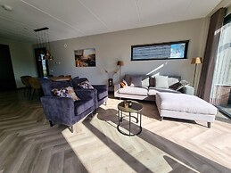 Luxurious Detached Water Villa With Jetty