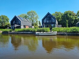 Luxurious Detached Water Villa With Jetty