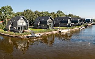 Luxurious Detached Water Villa With Jetty