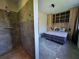 Luxurious Detached Water Villa With Jetty