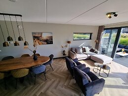 Luxurious Detached Water Villa With Jetty