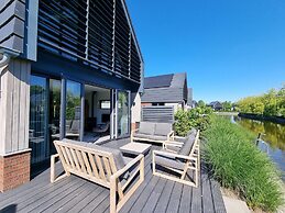 Luxurious Detached Water Villa With Jetty