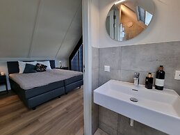 Luxurious Detached Water Villa With Jetty