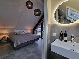 Luxurious Detached Water Villa With Jetty