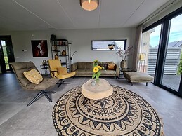 Luxurious Detached Water Villa With Jetty