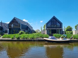 Luxurious Detached Water Villa With Jetty