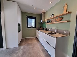 Luxurious Detached Water Villa With Jetty