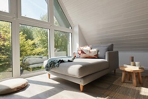 Cottage With a Fireplace Just 10 Minutes From the Beach