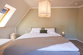 Cottage With a Fireplace Just 10 Minutes From the Beach