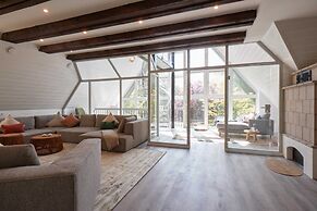 Cottage With a Fireplace Just 10 Minutes From the Beach
