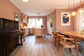 Cottage With a Fireplace Just 10 Minutes From the Beach