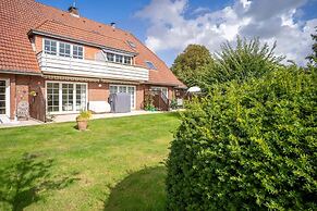 Cottage With a Fireplace Just 10 Minutes From the Beach