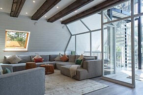 Cottage With a Fireplace Just 10 Minutes From the Beach