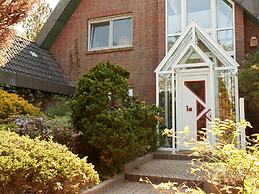 Cottage With a Fireplace Just 10 Minutes From the Beach