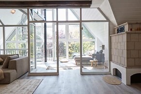 Cottage With a Fireplace Just 10 Minutes From the Beach