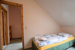Spacious Apartment in Boddin With Garden