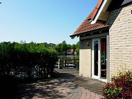 Spacious Holiday Home With Wifi, 20 km From Assen