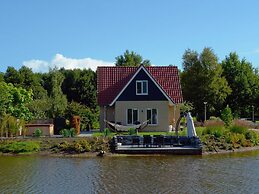 Spacious Holiday Home With Wifi, 20 km From Assen