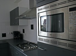 Spacious Holiday Home With Wifi, 20 km From Assen