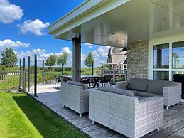 Luxury Villa With Sauna and Jacuzzi at the Lake