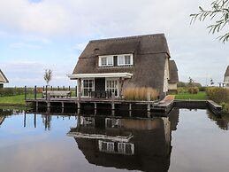 Luxury Villa With Sauna and Jacuzzi at the Lake