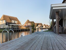Luxury Villa With Sauna and Jacuzzi at the Lake