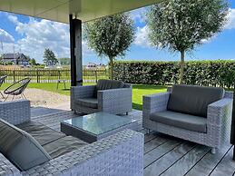 Luxury Villa With Sauna and Jacuzzi at the Lake