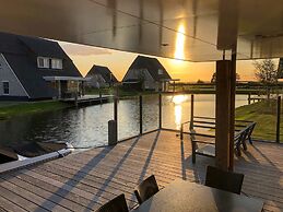 Luxury Villa With Sauna and Jacuzzi at the Lake