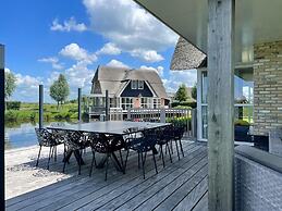 Luxury Villa With Sauna and Jacuzzi at the Lake