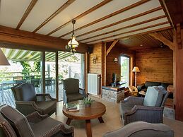 Vintage Villa With Private Garden in Rendeux