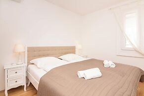 Apartments Leonel Piran