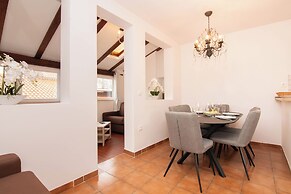 Apartments Leonel Piran