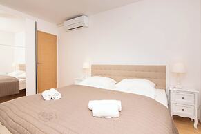 Apartments Leonel Piran